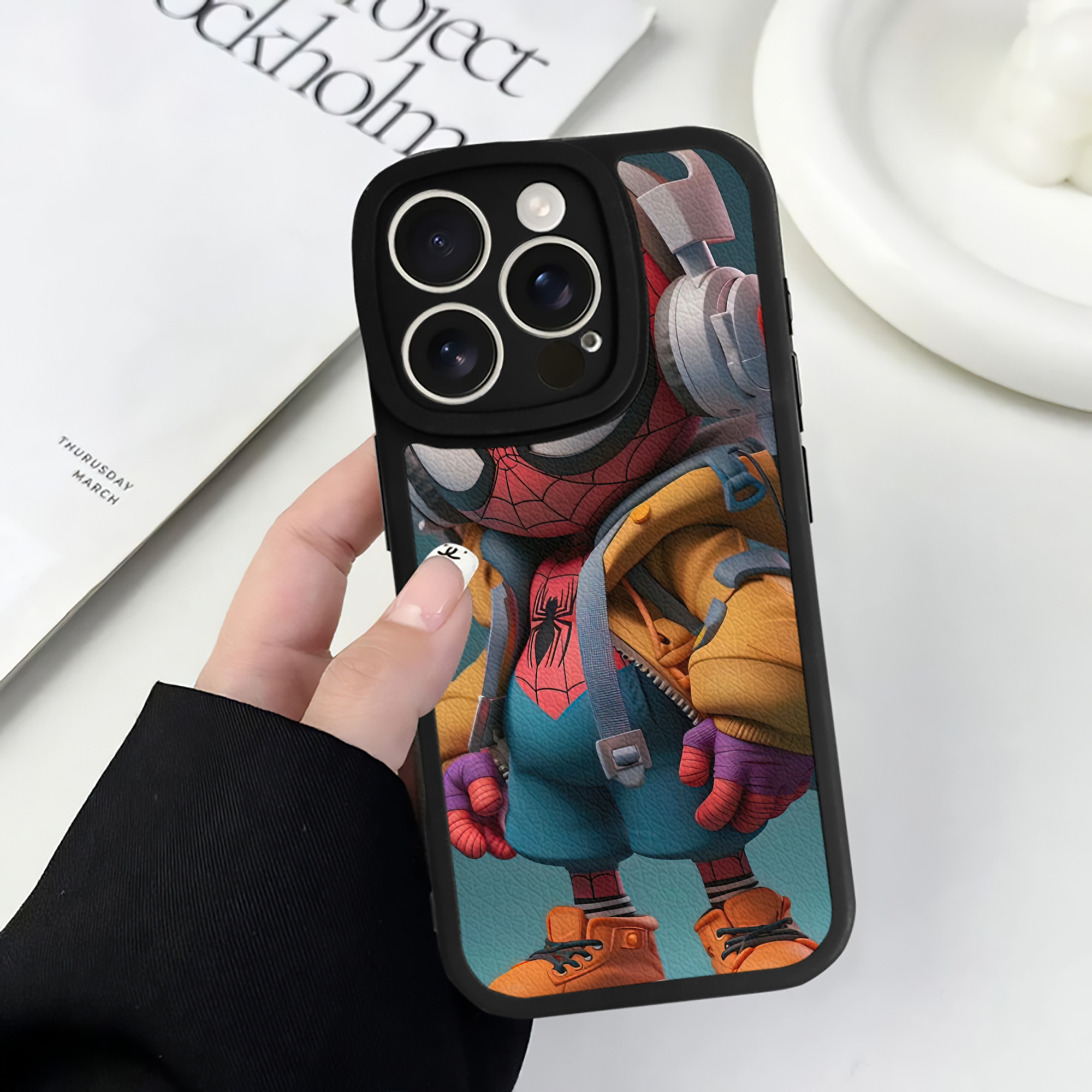 Spider Man スパイダーマン 【iPhone 16シリーズ対応】シリコンスマホケース（レザー調） 材質：シリコン